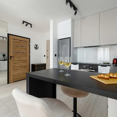 Atmospheric In With A Charming Balcony From Renters *