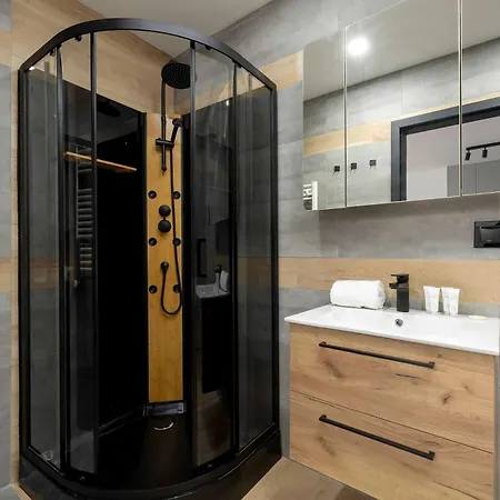 Apartamento Atmospheric In With A Charming Balcony From Renters