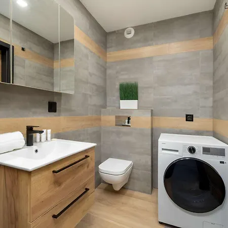 Atmospheric In With A Charming Balcony From Renters Apartamento *