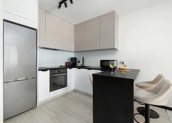 Appartement Atmospheric In With A Charming Balcony From Renters