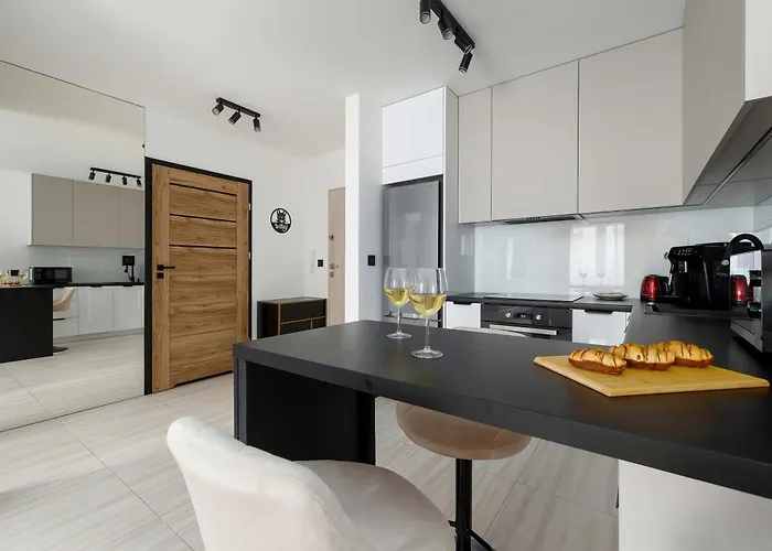 Atmospheric In With A Charming Balcony From Renters *