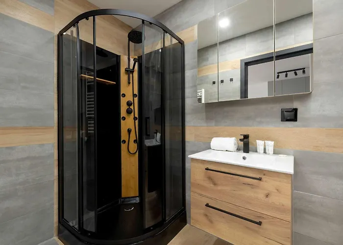 Lägenhet Atmospheric In With A Charming Balcony From Renters